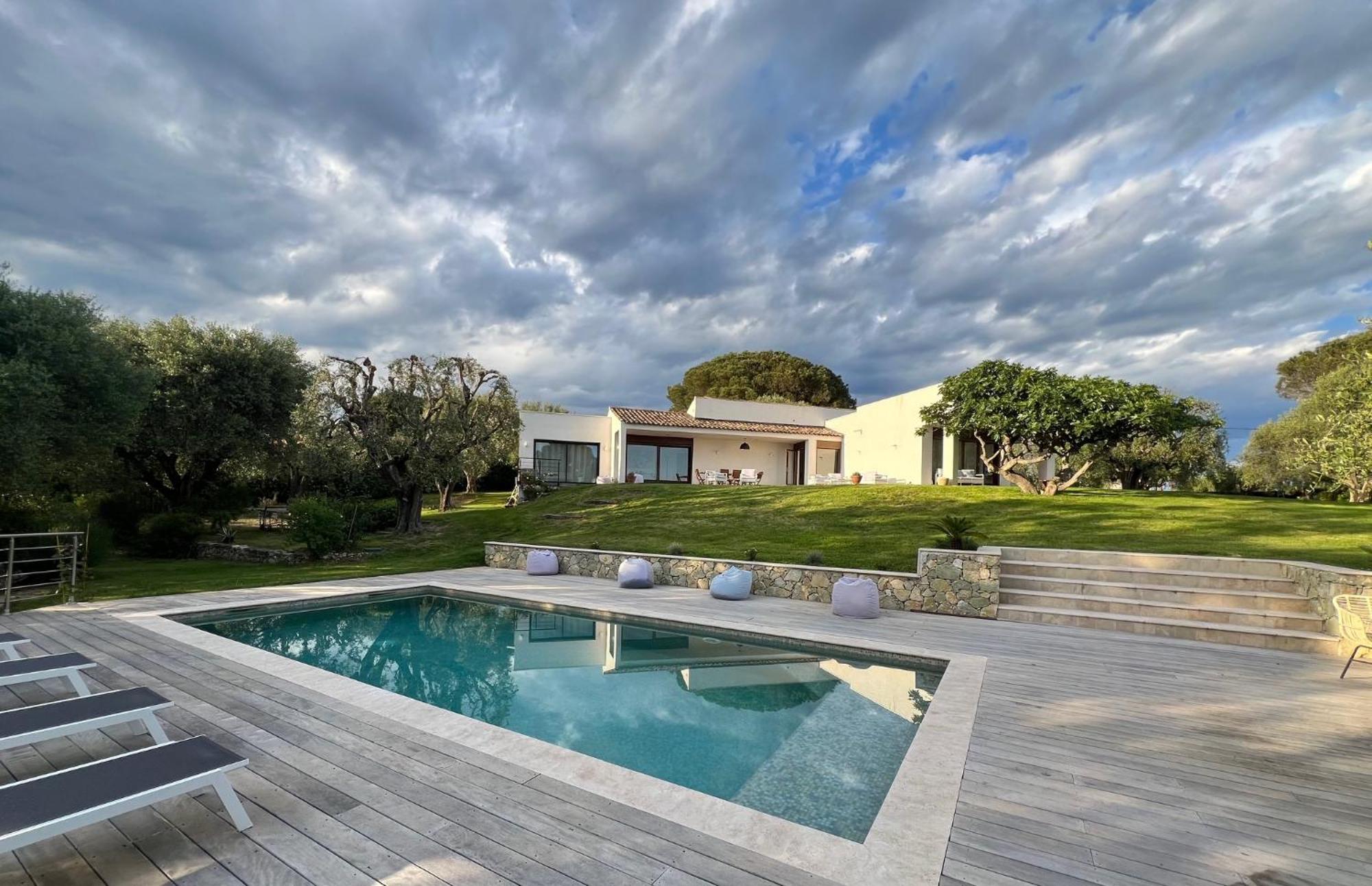 Magnifique Villa Moderne Avec Piscine Ла Год Екстериор снимка